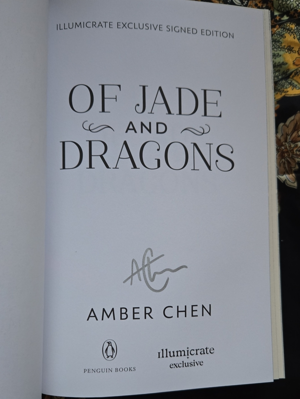 Stunning Illumicrate Of Jade And Dragons exclusive edition by Amber Chen - Picture 3 of 8